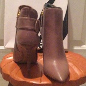 Women’s boots 7